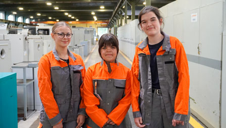 Glühender Stahl, beeindruckende Anlagen und jede Menge Technik: Drei Technikantinnen auf Entdeckungstour in der Stahlwelt Glühender Stahl, beeindruckende Anlagen und jede Menge Technik: Drei Technikantinnen auf Entdeckungstour in der Stahlwelt